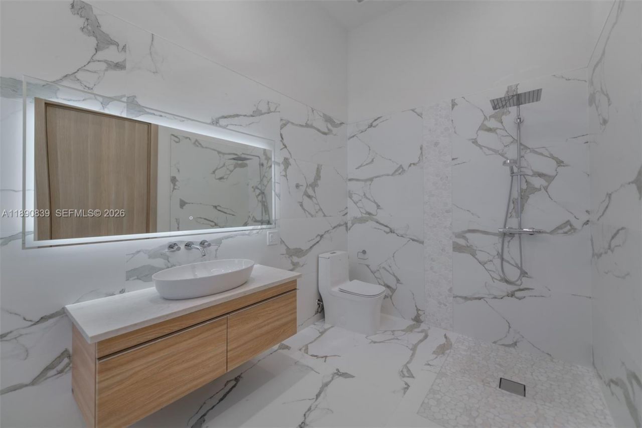 635 SW 9th St, Hallandale Beach, FL 33009 Photo