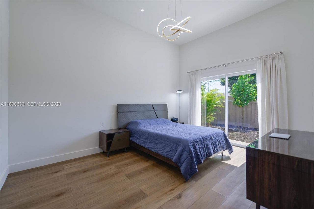 635 SW 9th St, Hallandale Beach, FL 33009 Photo