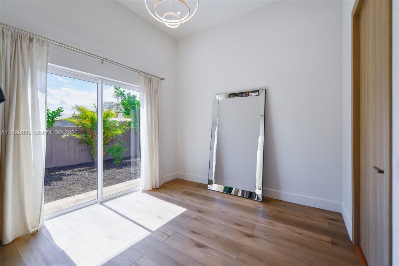 635 SW 9th St, Hallandale Beach, FL 33009 Photo