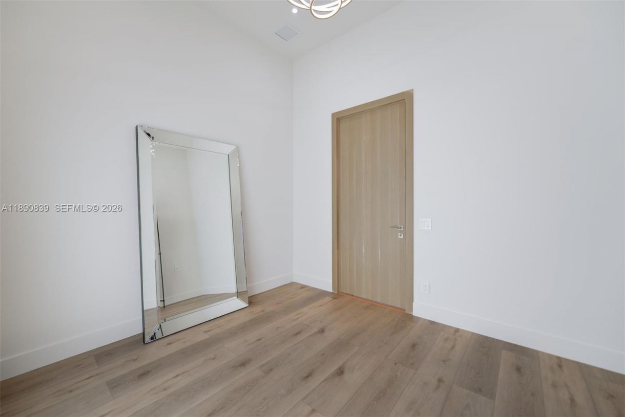 635 SW 9th St, Hallandale Beach, FL 33009 Photo