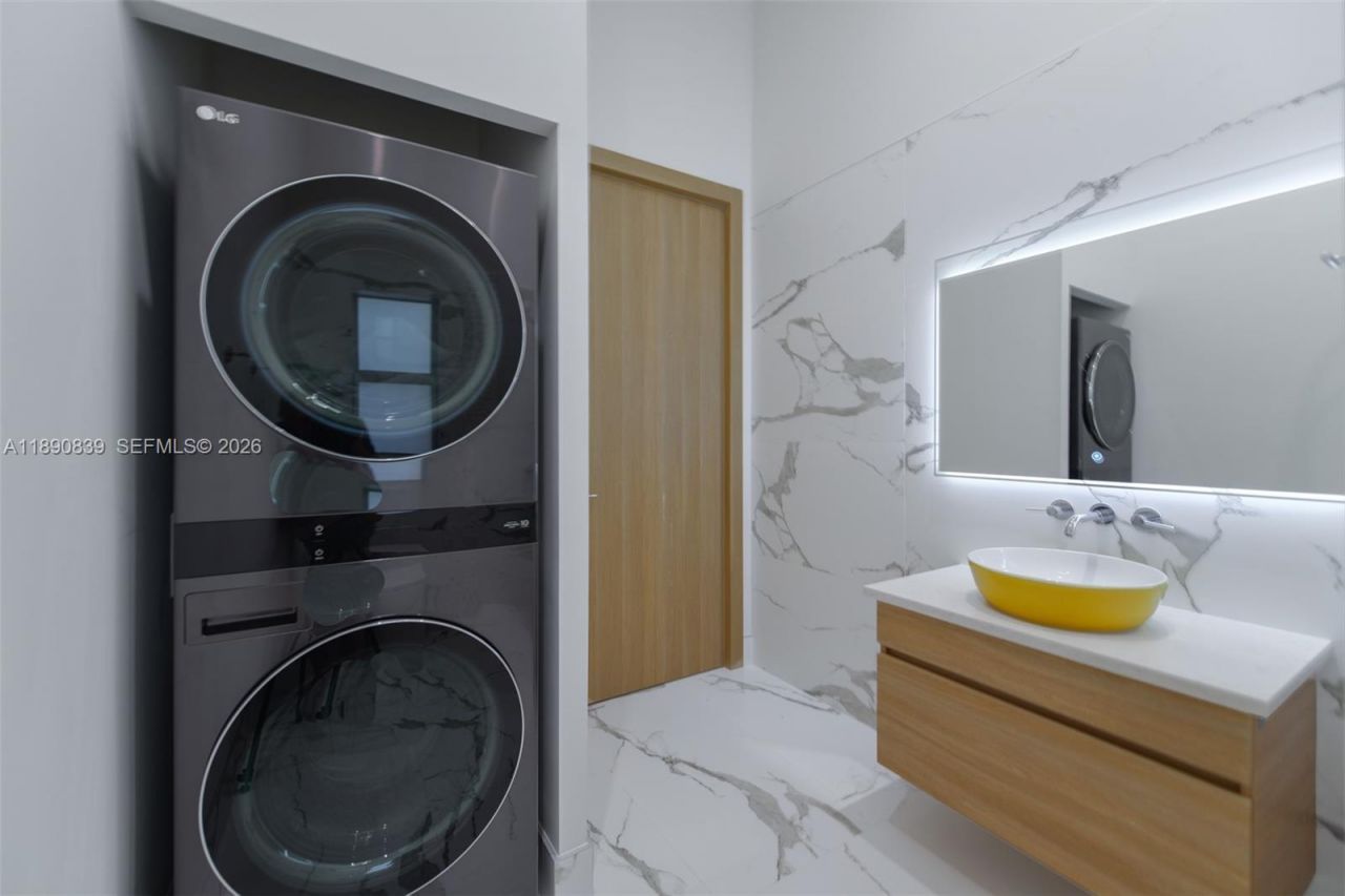 635 SW 9th St, Hallandale Beach, FL 33009 Photo