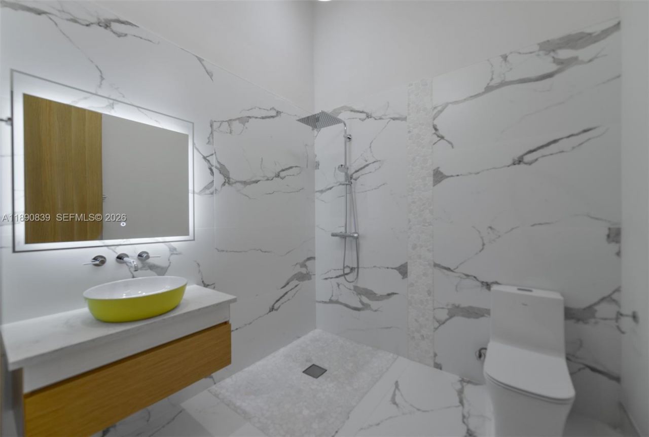 635 SW 9th St, Hallandale Beach, FL 33009 Photo