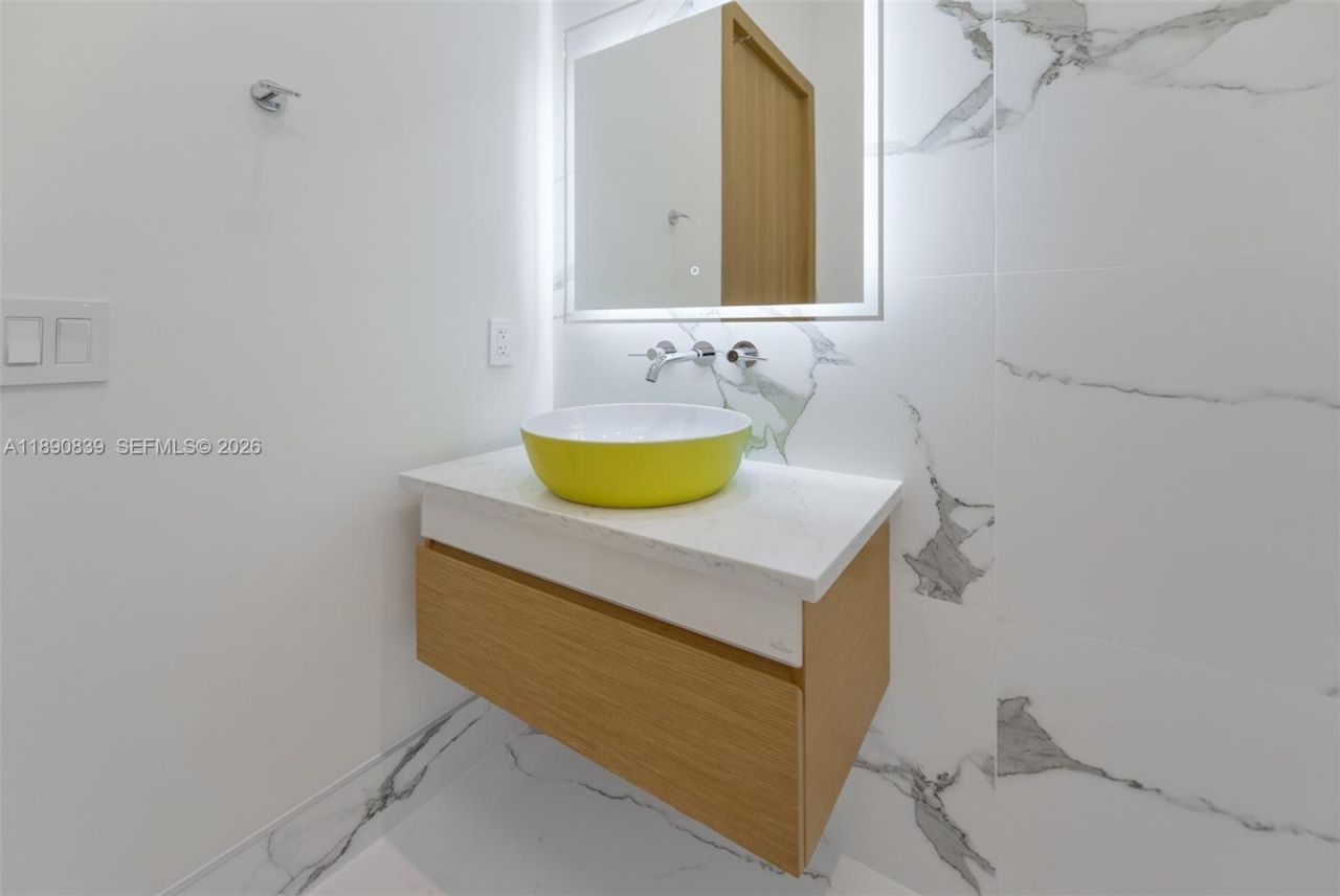 635 SW 9th St, Hallandale Beach, FL 33009 Photo