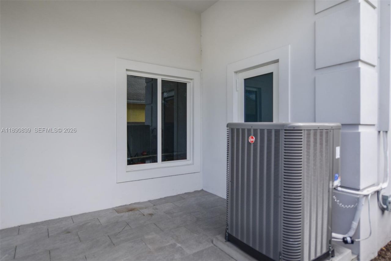 635 SW 9th St, Hallandale Beach, FL 33009 Photo