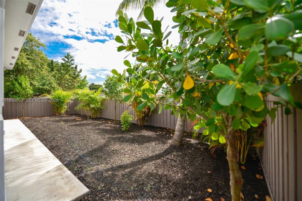 635 SW 9th St, Hallandale Beach, FL 33009 Photo