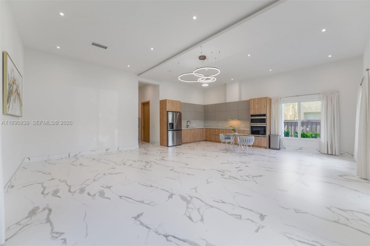 635 SW 9th St, Hallandale Beach, FL 33009 Photo