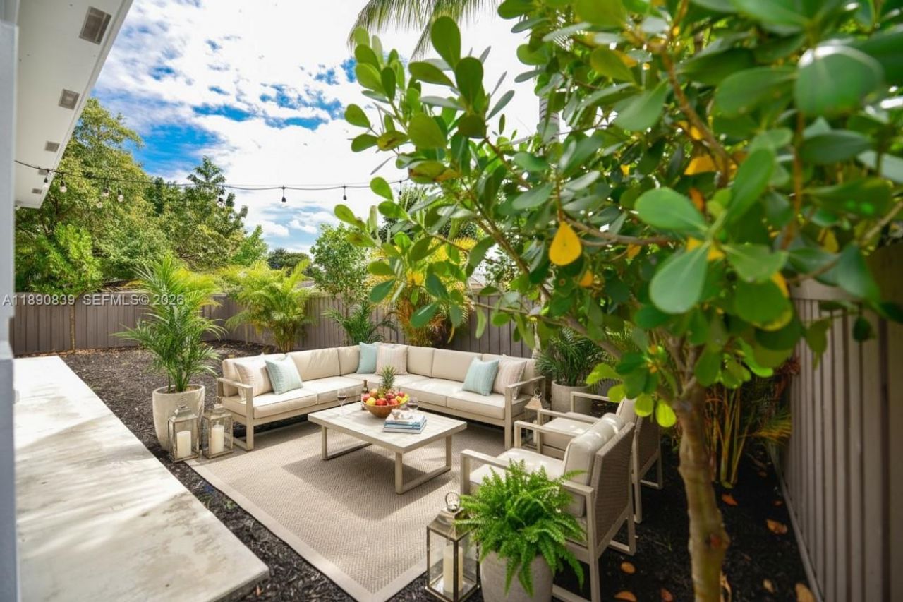 635 SW 9th St, Hallandale Beach, FL 33009 Photo