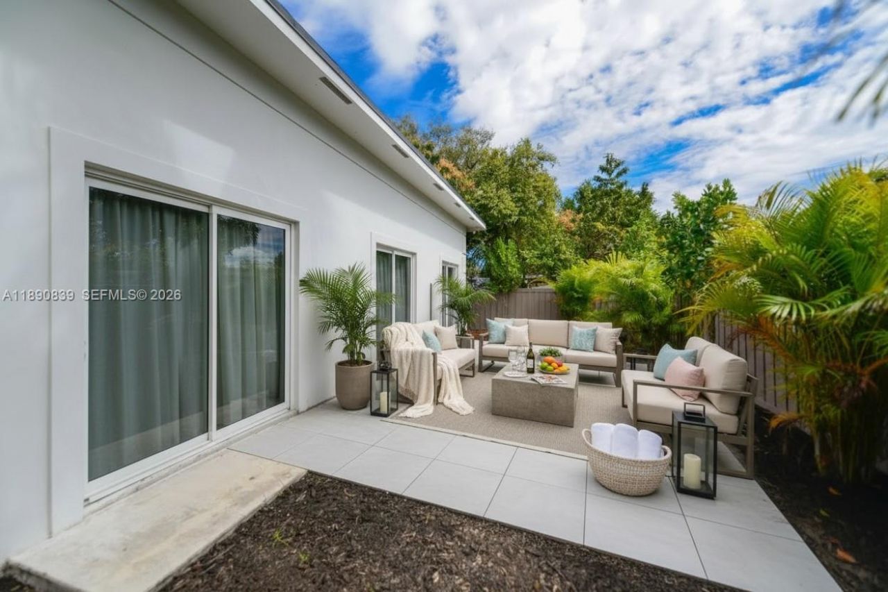 635 SW 9th St, Hallandale Beach, FL 33009 Photo