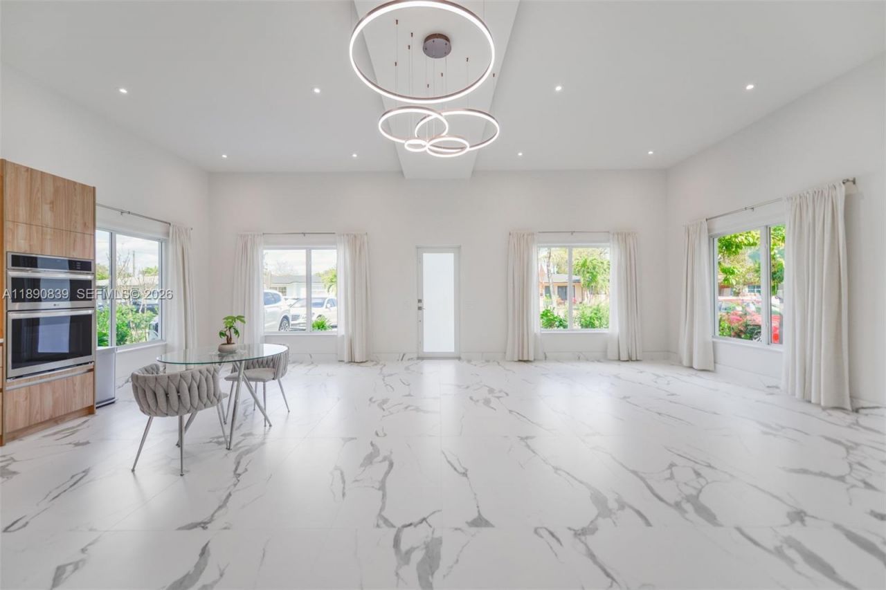 635 SW 9th St, Hallandale Beach, FL 33009 Photo