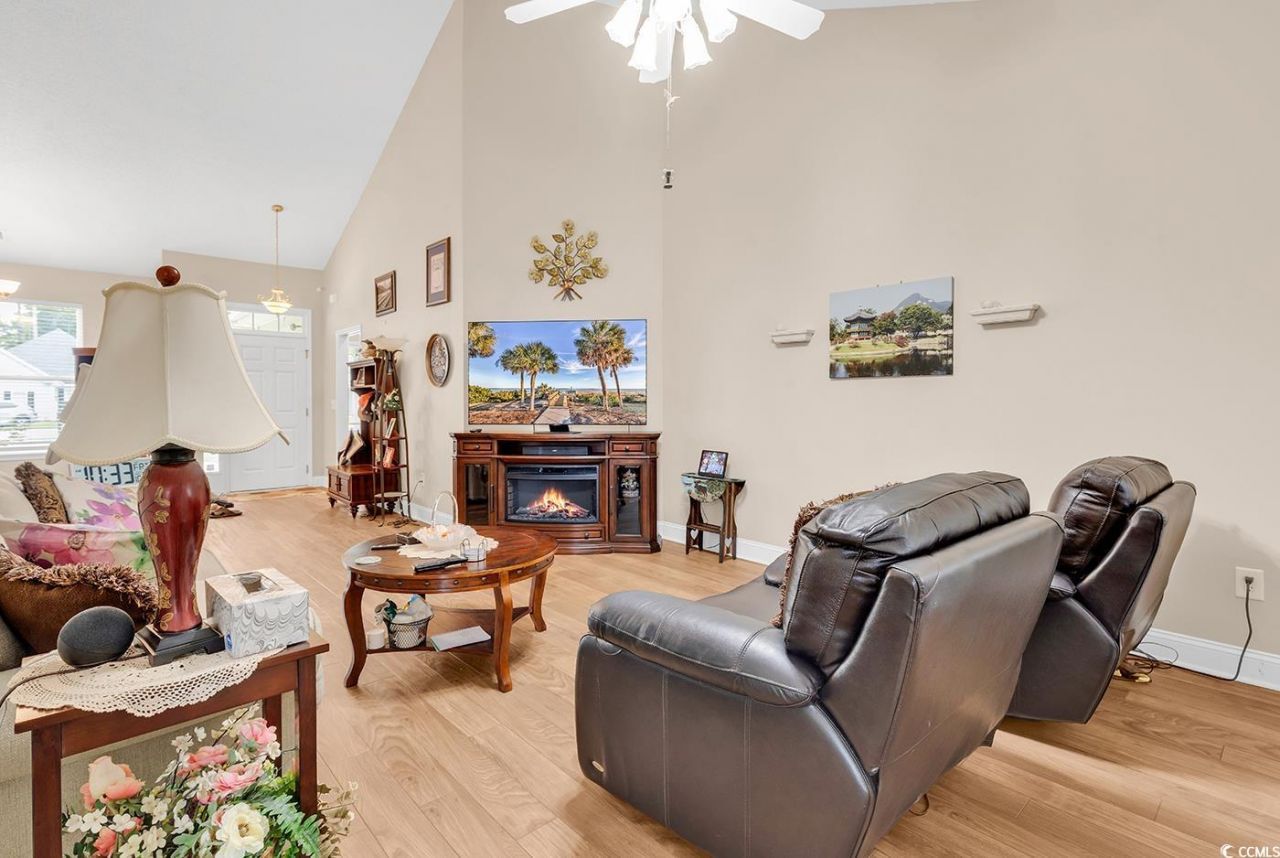 827 Helms Way Photo 12