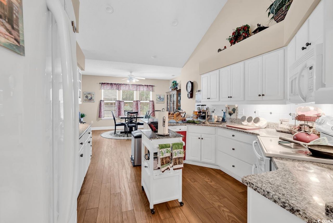 827 Helms Way Photo 14