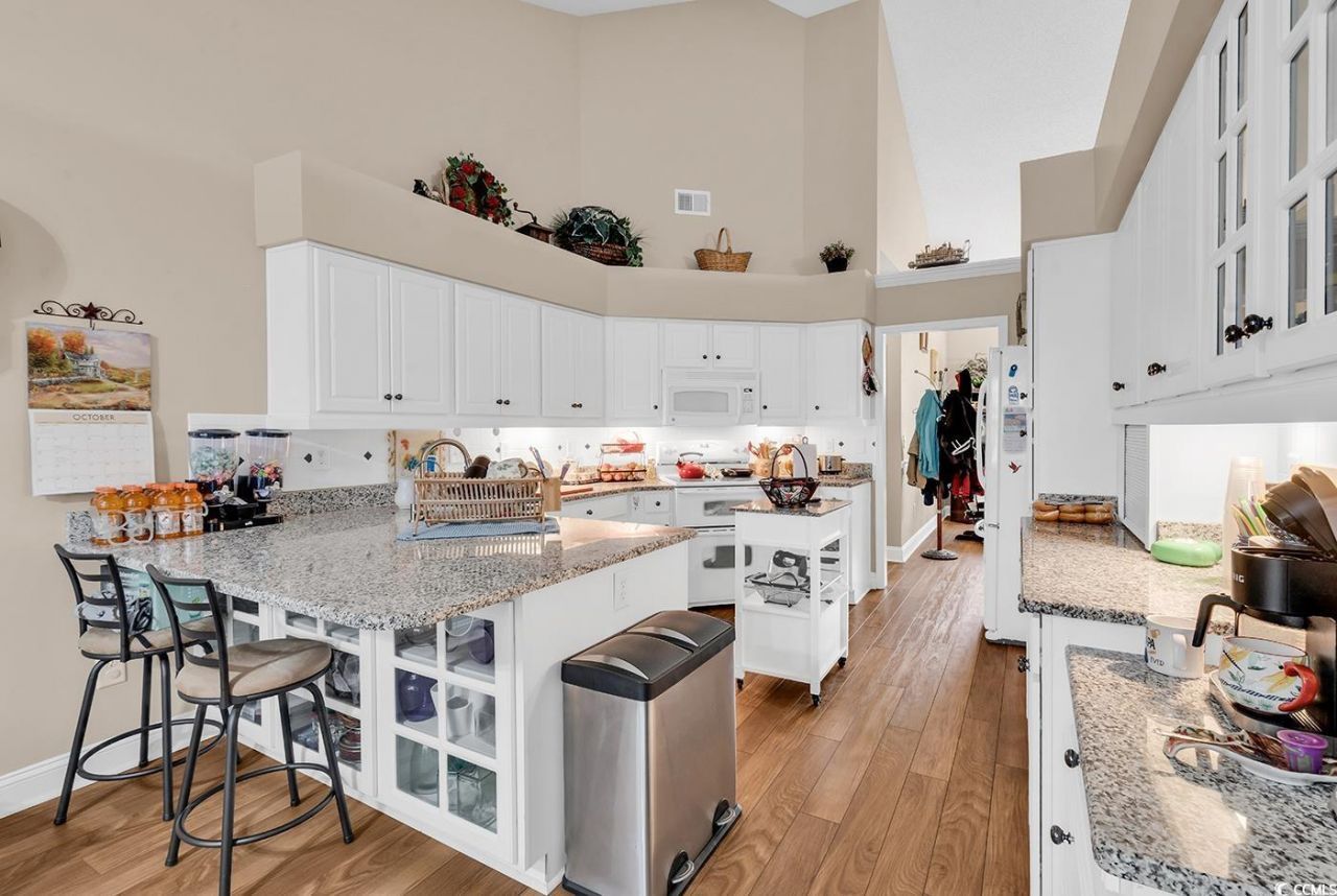 827 Helms Way Photo 15