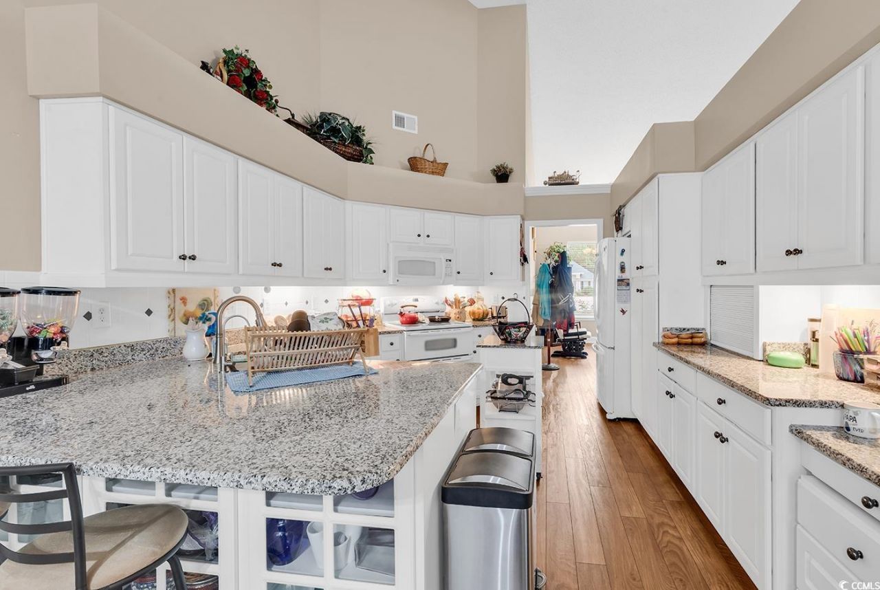 827 Helms Way Photo 18