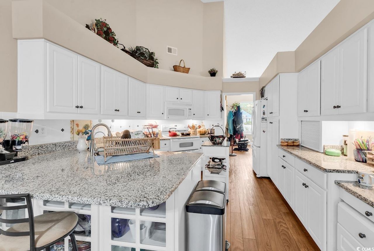 827 Helms Way Photo 19