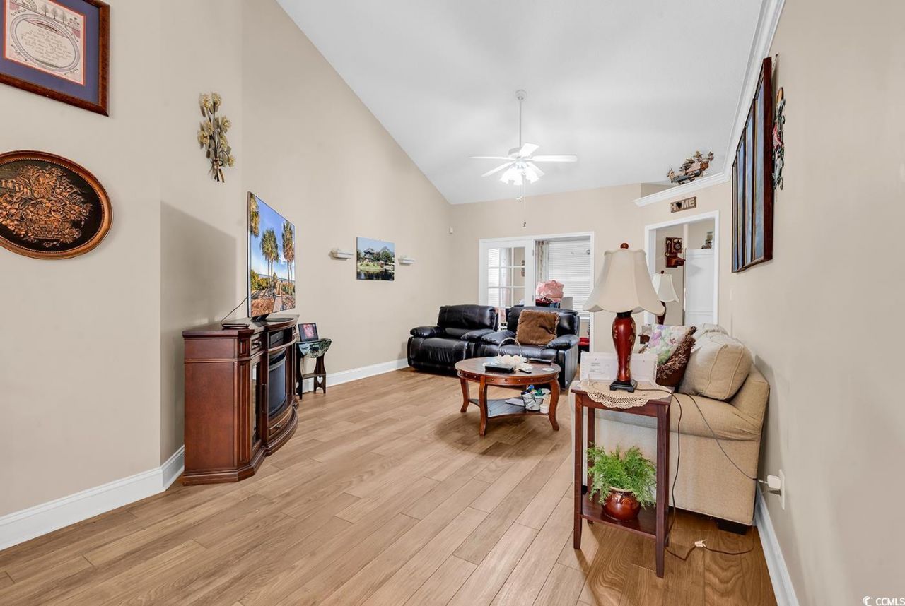 827 Helms Way Photo 4