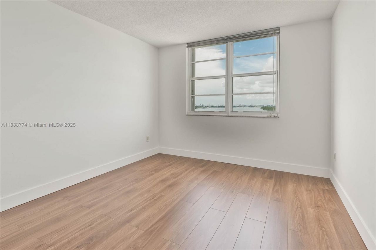 300 Bayview Dr, Unit 716, Sunny Isles Beach, FL 33160 Photo