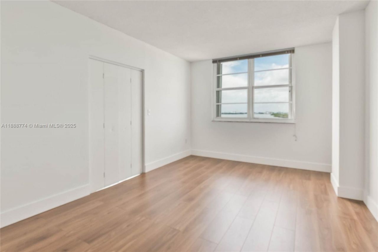 300 Bayview Dr, Unit 716, Sunny Isles Beach, FL 33160 Photo