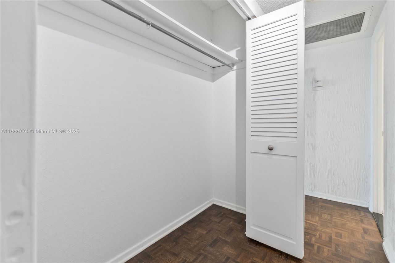 300 Bayview Dr, Unit 716, Sunny Isles Beach, FL 33160 Photo