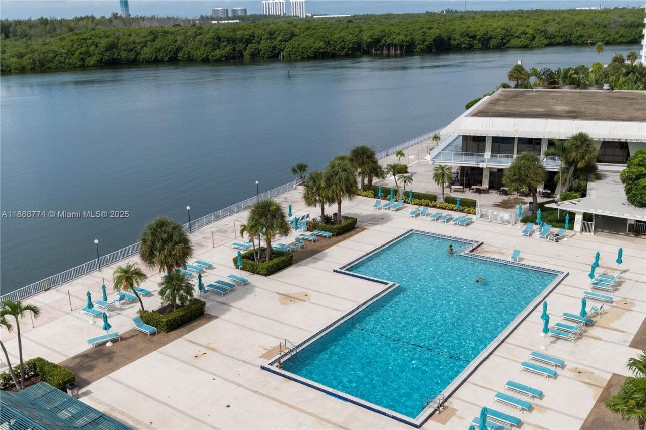 300 Bayview Dr, Unit 716, Sunny Isles Beach, FL 33160 Photo