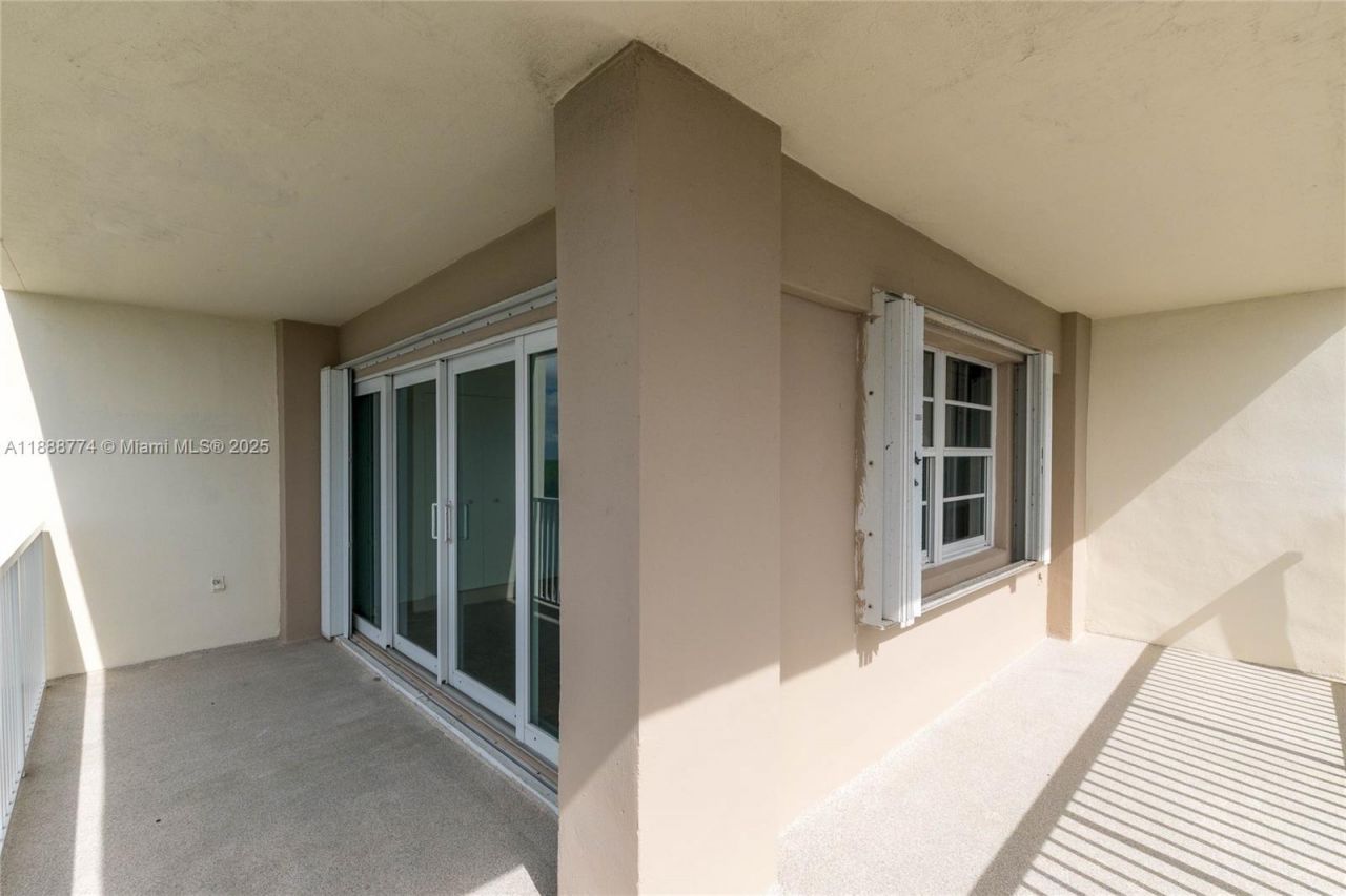 300 Bayview Dr, Unit 716, Sunny Isles Beach, FL 33160 Photo