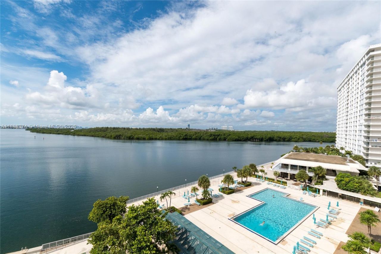 300 Bayview Dr, Unit 716, Sunny Isles Beach, FL 33160 Photo