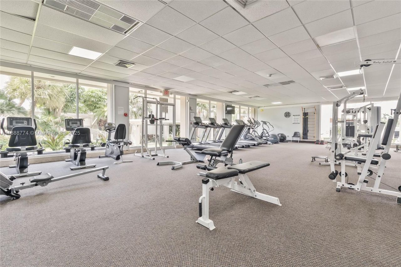 300 Bayview Dr, Unit 716, Sunny Isles Beach, FL 33160 Photo