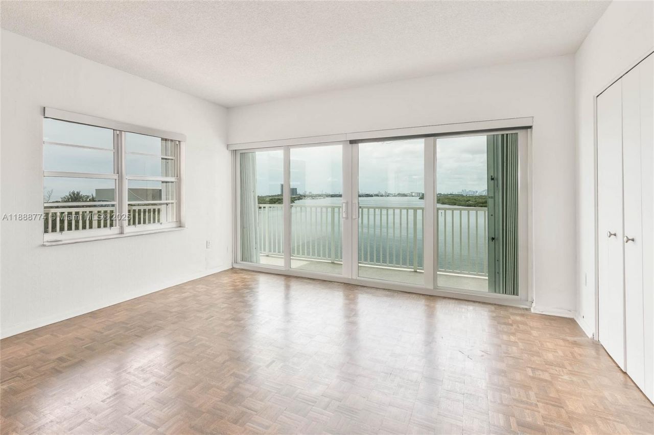 300 Bayview Dr, Unit 716, Sunny Isles Beach, FL 33160 Photo