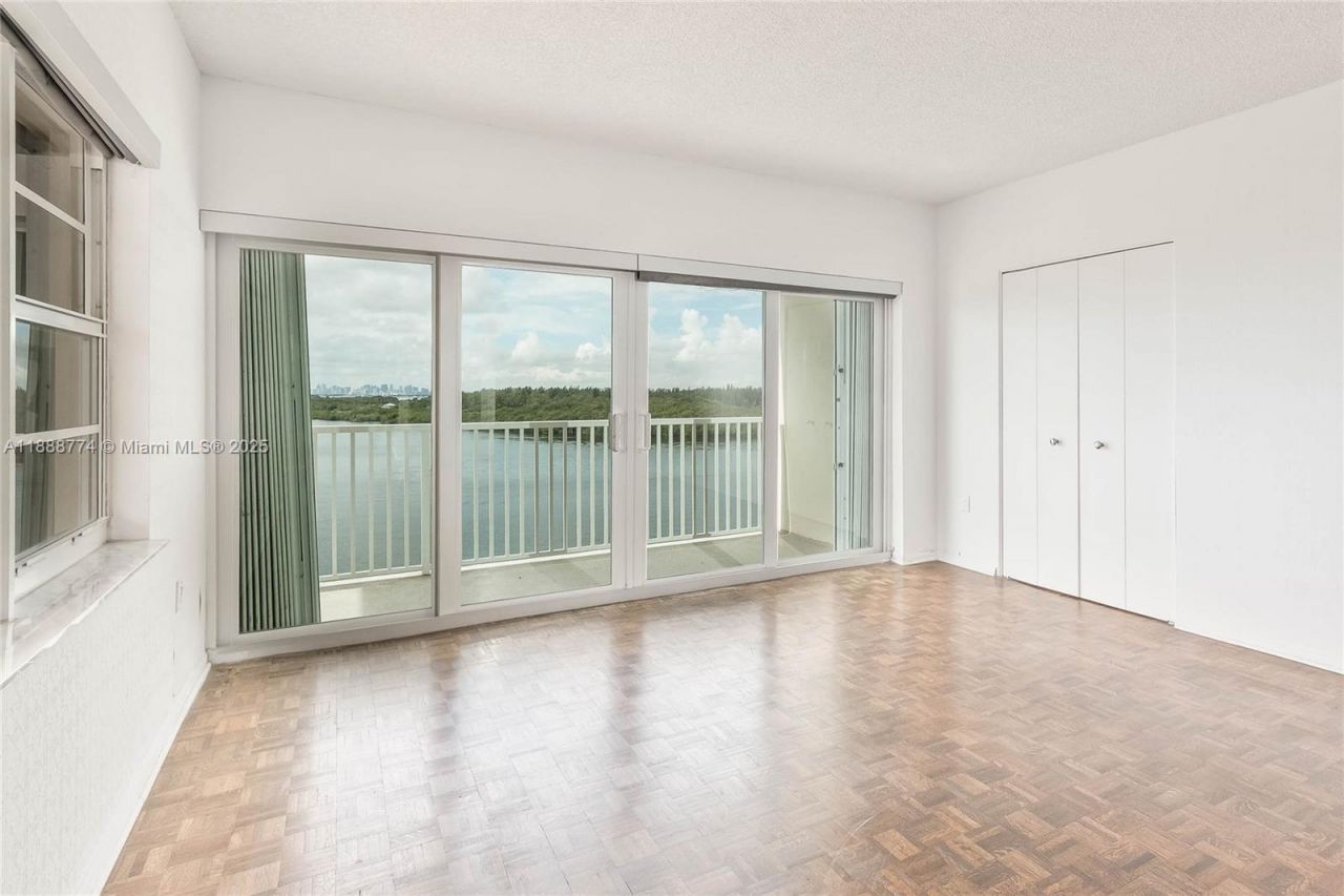 300 Bayview Dr, Unit 716, Sunny Isles Beach, FL 33160 Photo