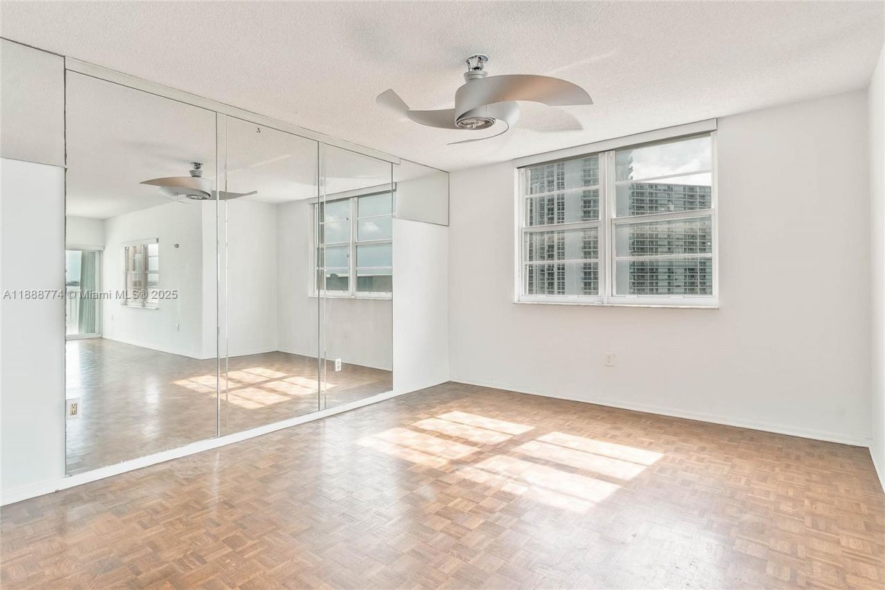 300 Bayview Dr, Unit 716, Sunny Isles Beach, FL 33160 Photo