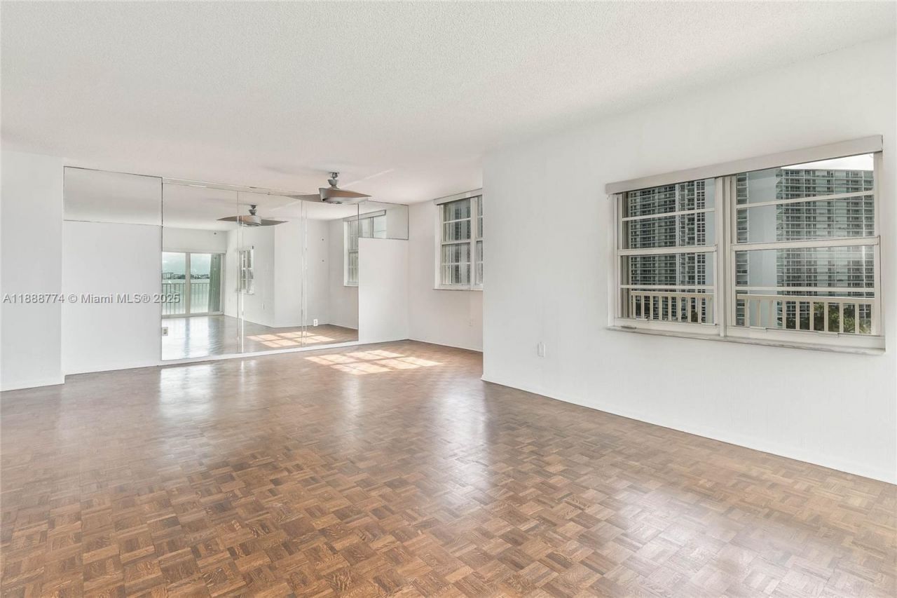 300 Bayview Dr, Unit 716, Sunny Isles Beach, FL 33160 Photo