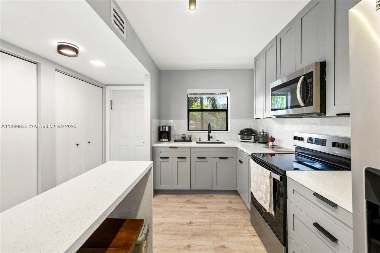 10444 NW 30th Ct, Unit 202, Sunrise, FL 33322 Photo