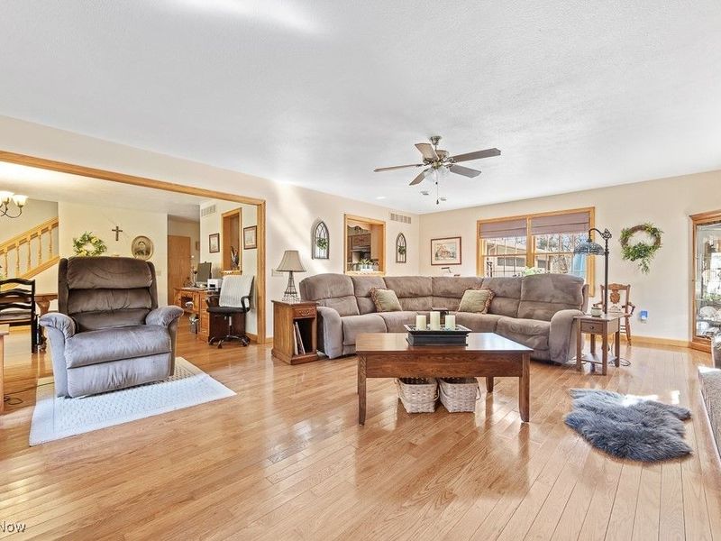 853 Fairway Drive, Alliance, OH 44601 Photo 10