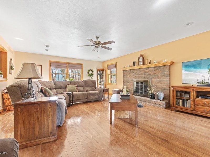 853 Fairway Drive, Alliance, OH 44601 Photo 12