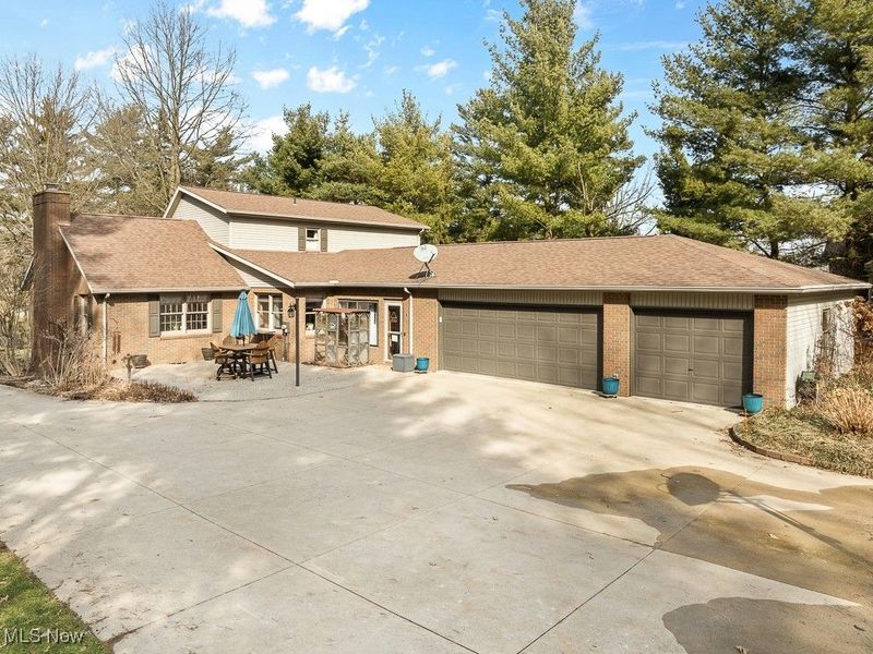 853 Fairway Drive, Alliance, OH 44601 Photo 2