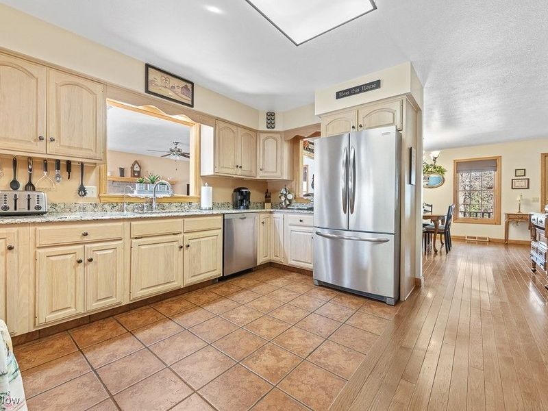 853 Fairway Drive, Alliance, OH 44601 Photo 4