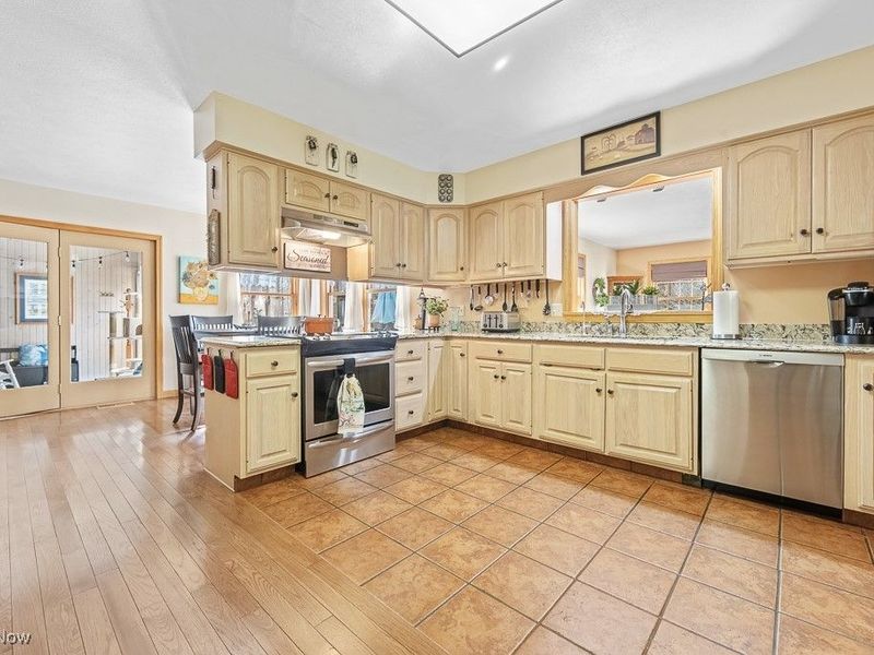 853 Fairway Drive, Alliance, OH 44601 Photo 5