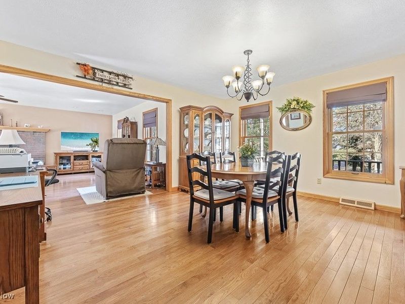 853 Fairway Drive, Alliance, OH 44601 Photo 6
