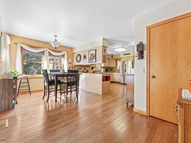 853 Fairway Drive, Alliance, OH 44601 Photo 8
