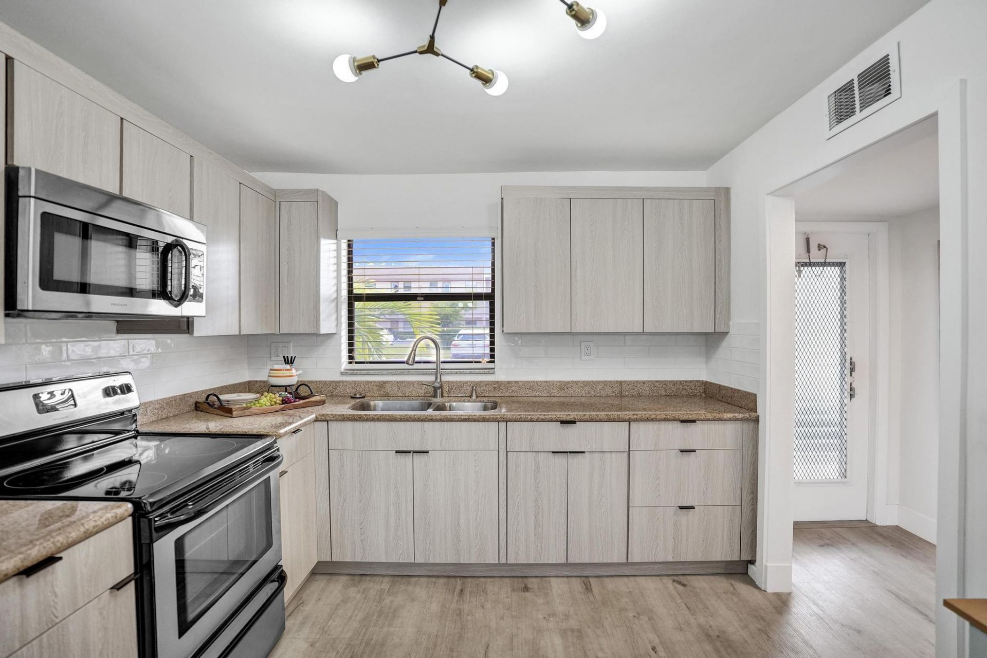 10442 Sunrise Lakes Boulevard, Unit 111, Sunrise, FL 33322 Photo