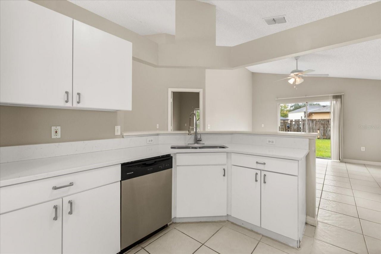 4105 Mendenwood Lane, Orlando, FL 32826 Photo