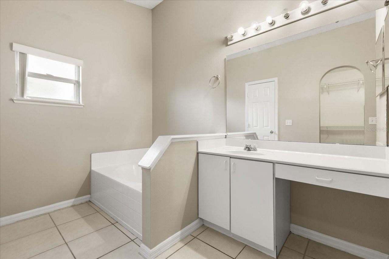 4105 Mendenwood Lane, Orlando, FL 32826 Photo