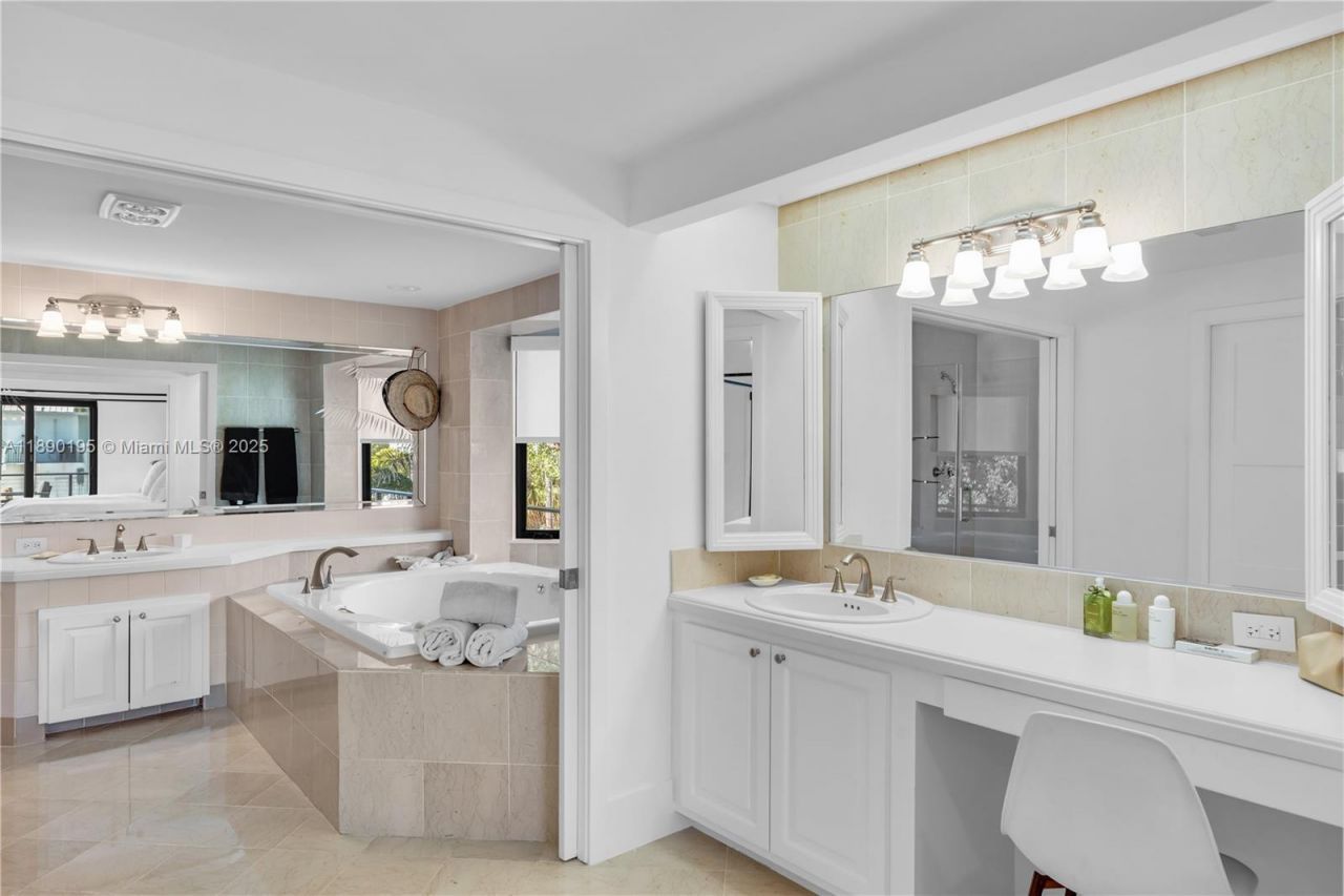 91 Iroquois Dr, Islamorada, FL 33036 Photo