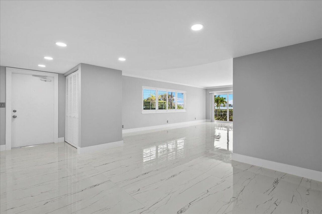 3040 Lake Shore Drive, Unit 101, Riviera Beach, FL 33404 Photo