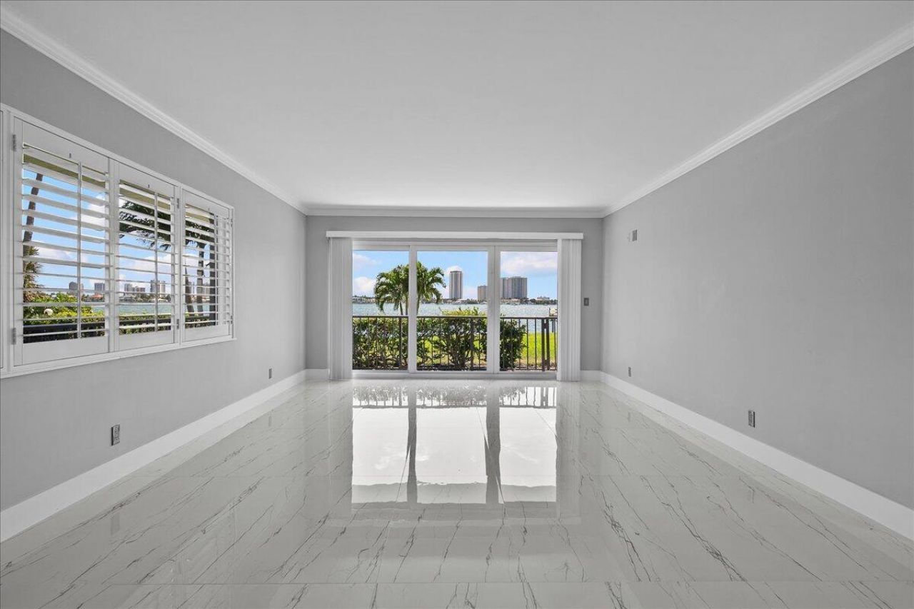 3040 Lake Shore Drive, Unit 101, Riviera Beach, FL 33404 Photo