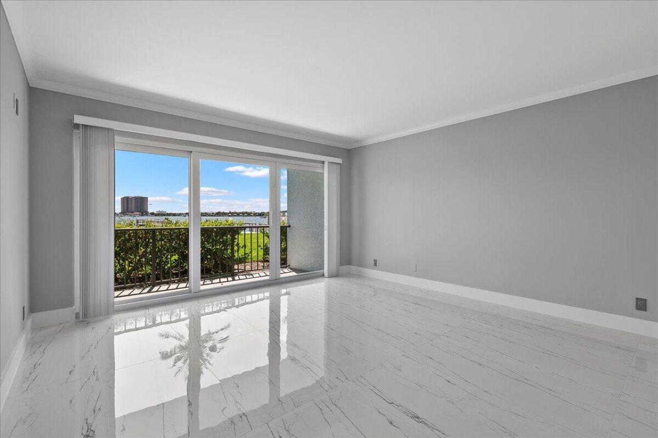 3040 Lake Shore Drive, Unit 101, Riviera Beach, FL 33404 Photo