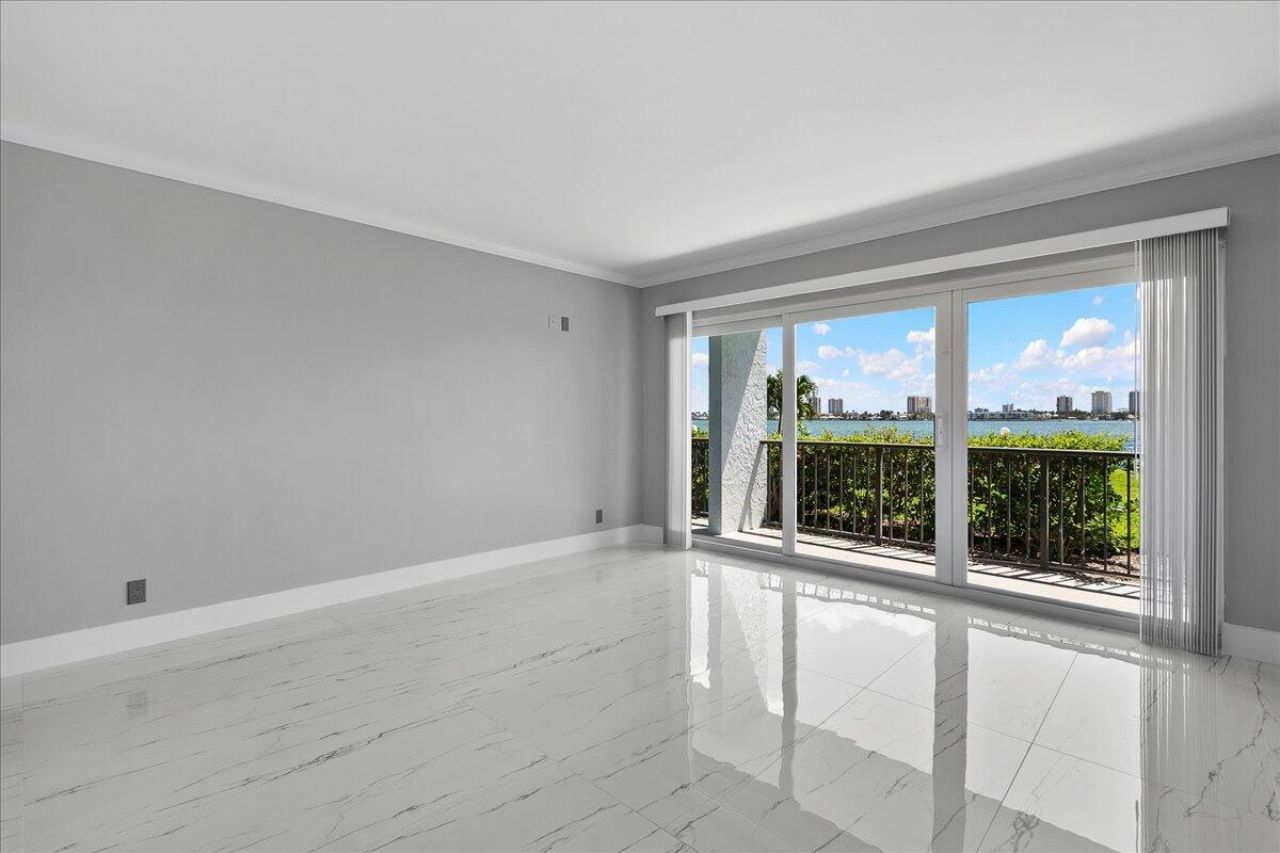 3040 Lake Shore Drive, Unit 101, Riviera Beach, FL 33404 Photo