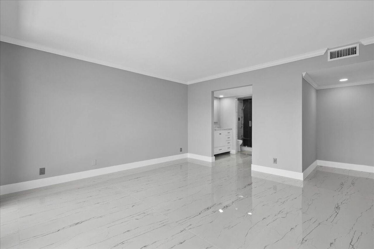 3040 Lake Shore Drive, Unit 101, Riviera Beach, FL 33404 Photo