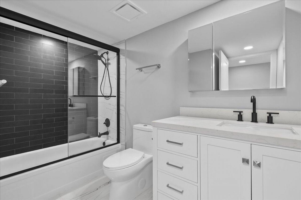 3040 Lake Shore Drive, Unit 101, Riviera Beach, FL 33404 Photo