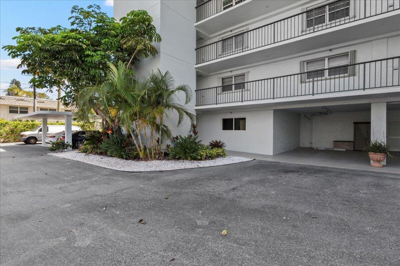 3040 Lake Shore Drive, Unit 101, Riviera Beach, FL 33404 Photo