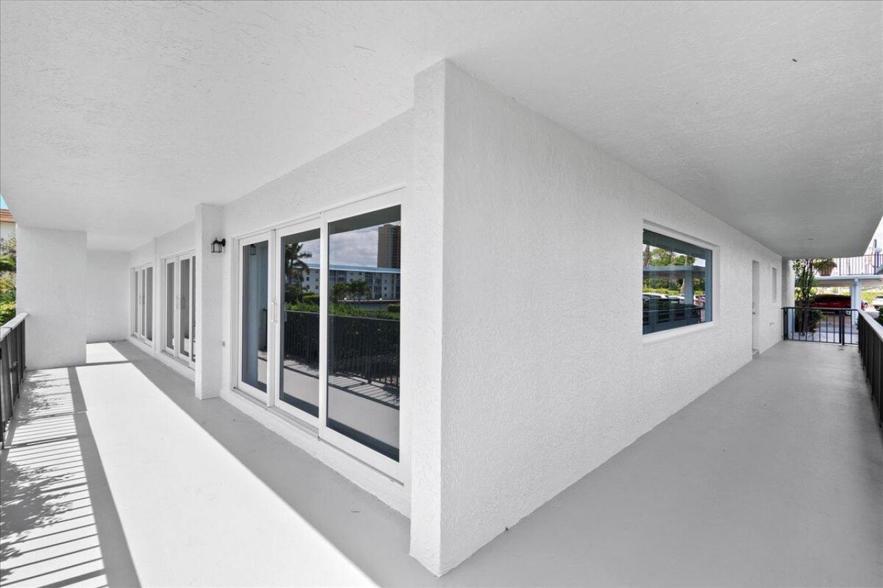 3040 Lake Shore Drive, Unit 101, Riviera Beach, FL 33404 Photo